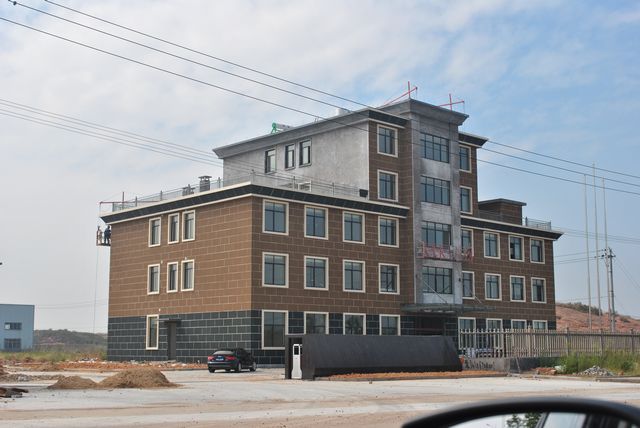 衢州東港八路臺(tái)州銅閥門(mén)辦公大樓